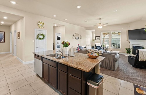 Oak Point House | Spacious 4b3bth N. Dallas home in quiet area. 30min from DFW or 41min to DAL