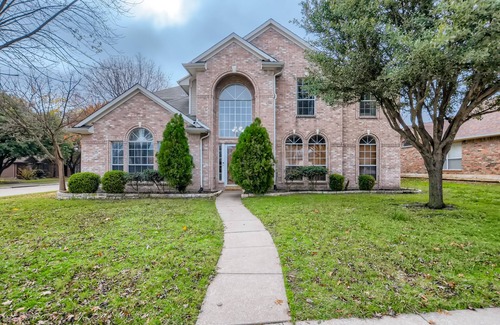 Frisco House | Spacious 4bd 2.5 bath With Game Room and fully stocked amenities