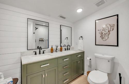 Tallahassee House | Spacious 4BD - Central Stay with Backyard & Games