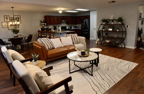 Visalia House | Spacious 4BD Home w EV charger near Sequoia Ntl Pk