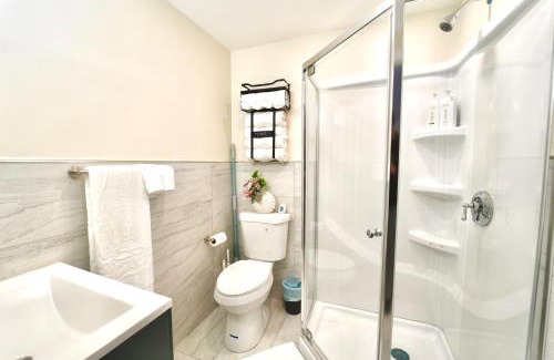 East Somerville Apartment | Spacious 4BDR 2BA Retreat near T-Station- 5 Mins to Boston