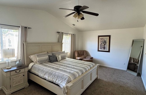 Turlock House | Spacious 4bdr 2bth vacation retreat