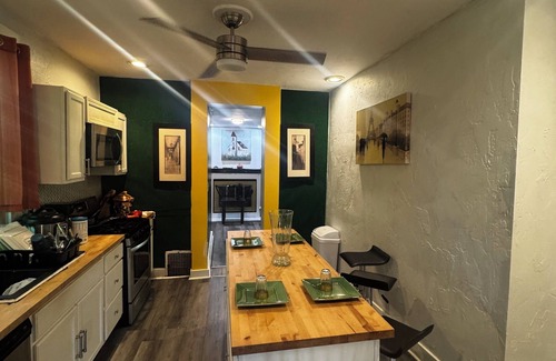 South Hills House | Spacious 4Bed Home Ideal for Groups, Families, & Creatives Minutes from Downtown