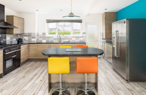 Leamington Spa House | Spacious 4Bed in Leamington Spa with Parking | Pass the Keys