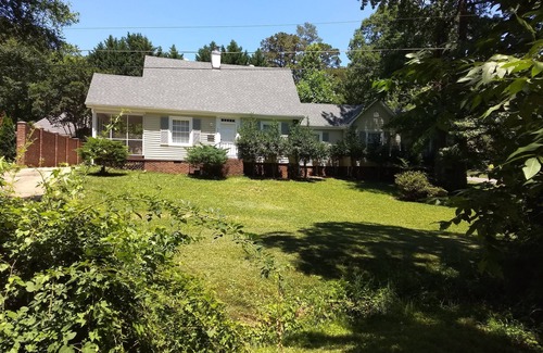 Sherwood Forest House | Spacious 4BR/2.5BA Pet-Friendly Safe Charlotte Location Near Uptown & SouthPark!