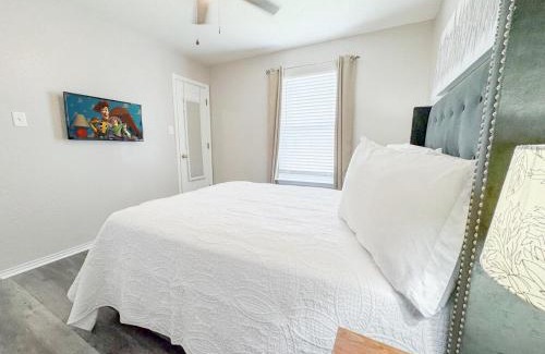 San Antonio House | Spacious 4br 2half 5bh Family Fun Huge Yard
