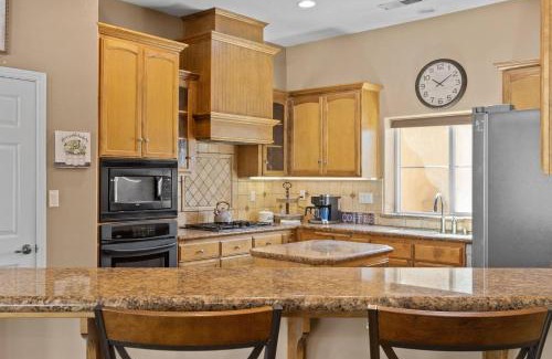 Greenacres House | Spacious 4BR 3BA Home KING Suite Pool Sleeps 8