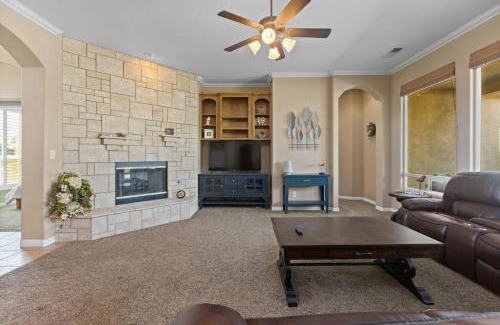 Greenacres House | Spacious 4BR 3BA Home KING Suite Pool Sleeps 8