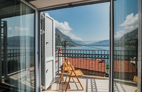 Orahovac House | Spacious 4BR Beach House, Fantastic Sea Views