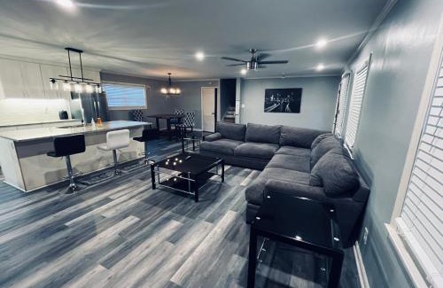 College Park House | Spacious 4BR by Airport & Shops!