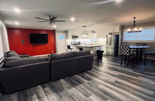 College Park House | Spacious 4BR by Airport & Shops!
