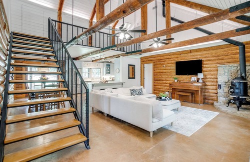 Weatherford House | Spacious 4BR Cabin Retreat w/Modern Upgrades, Peaceful Trees & Near Lake