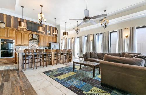 Faubourg Lafayette Apartment | Spacious 4BR Condo on Carondelet Near All Hot Spo