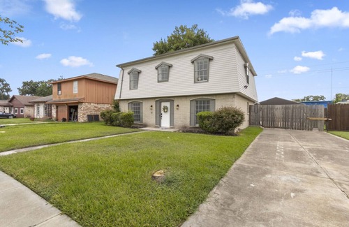 Missouri City House | Spacious 4BR Family Home in Missouri City – Sleeps 8 & Fully Equipped
