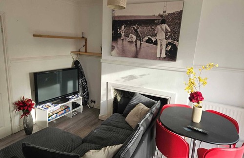 Hanham House | Spacious 4BR Family-Friendly Home in Redfield