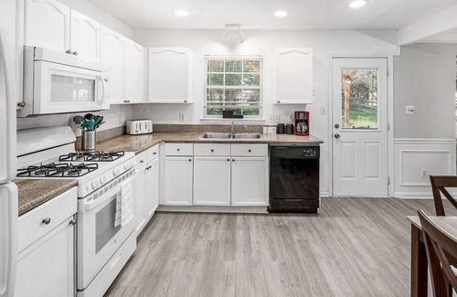 Charlotte House | ★Spacious 4BR Family Getaway | 3mi to Carowinds★