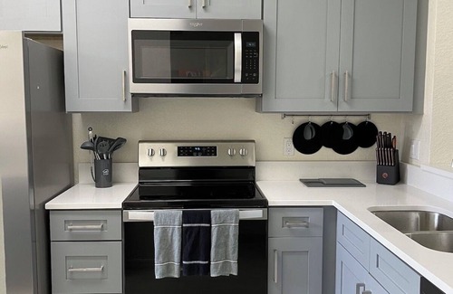 Regal Palms House | Spacious 4BR Family Resort Near Disney & Universal – Fun & Comfort Await!