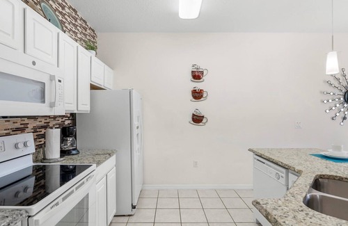Bellavida House | Spacious 4BR Family Townhouse—Private Pool & BBQ