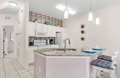 Bellavida House | Spacious 4BR Family Townhouse—Private Pool & BBQ