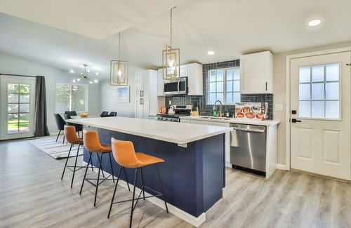 Winnetka House | Spacious 4BR Furnished Home – Perfect for Insurance or Corporate Relocation