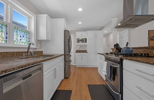 Oak Park House | Spacious 4BR Home in Oak Park