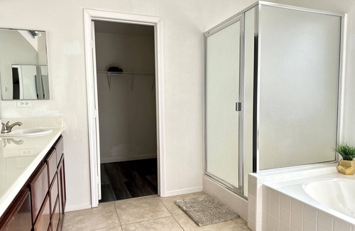Spring Valley House | Spacious 4br Home w/ Netflix + Indoor Fireplace