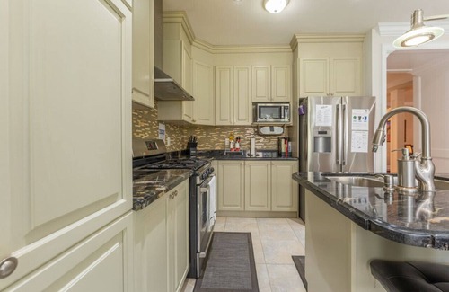 Brampton Apartment | Spacious 4BR Home w/Private Yard, BBQ & Fast WiFi