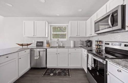 Lewisville House | Spacious 4BR Home w/Modern Amenities, Easy Commut