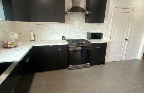 Mid City House | Spacious 4BR Home w/Gym, Fireplace & Prime LA Location. Near USC & Crypto Arena