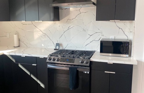 Mid City House | Spacious 4BR Home w/Gym, Fireplace & Prime LA Location. Near USC & Crypto Arena