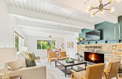 Sagle House | Spacious 4BR Home with Hot Tub Near Downtown Sandpoint and boat trailer parking
