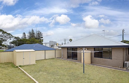 Beachlands House | Spacious 4BR House Right Near The Beach