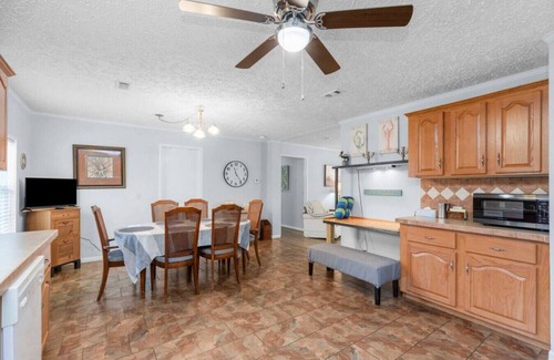 Gulf Breeze House | Spacious 4BR house w/large fenced-in Backyard, Fire-pit and BBQ Grill
