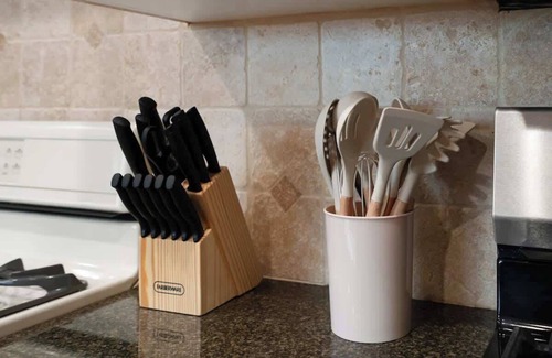 Pico - Robertson House | Spacious 4BR House w/Large Yard & Parking Prime LA