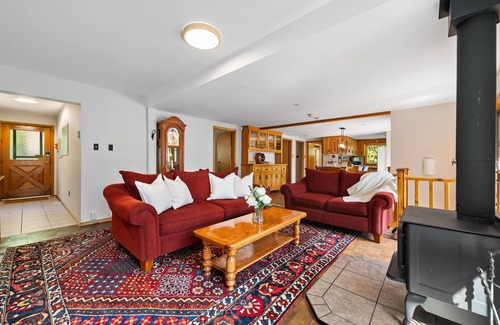Huntsville Cottage | Spacious 4BR Lake House Sauna Beach