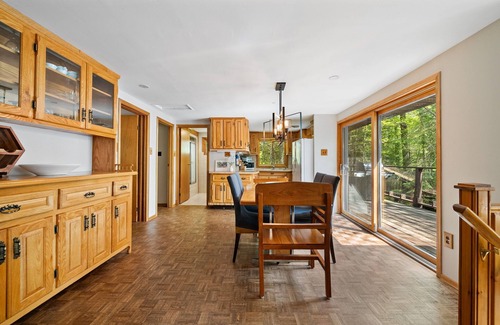 Huntsville Cottage | Spacious 4BR Lake House Sauna Beach