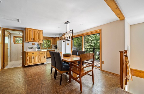 Huntsville Cottage | Spacious 4BR Lake House Sauna Beach