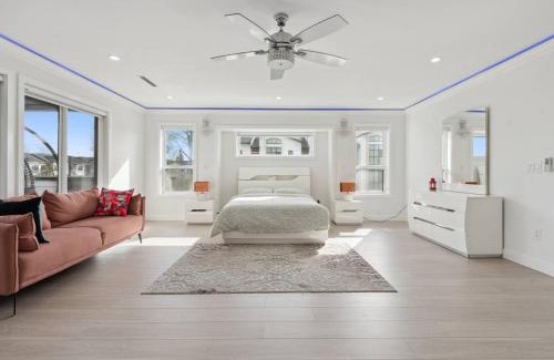 Willoughby House | Spacious 4BR Langley Home