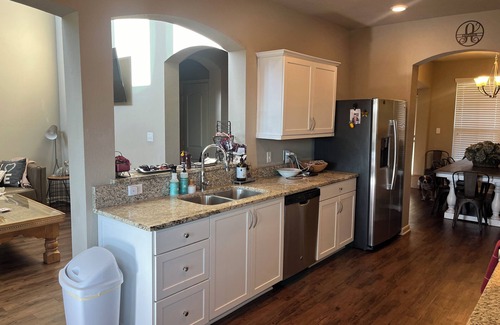 College Station House | Spacious 4BR+loft pet friendly home12 min from Kyle Field, large yard, gas grill