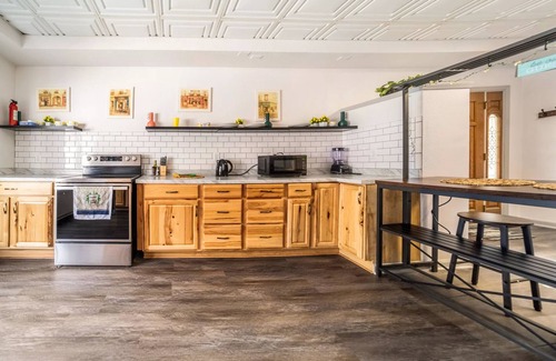 Cuyahoga Falls House | Spacious 4BR Near Riverfront, Sleeps 14, Pet-Friendly, Games, Firepit, CVNP