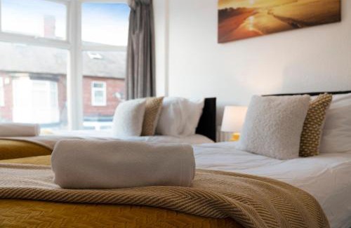 Darlington House | Spacious 4BR on Leafield Rd