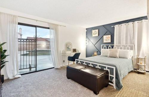 Palmdale House | Spacious 4BR Pool Home Ensuite Baths Self CheckIn Fast WiFi WD
