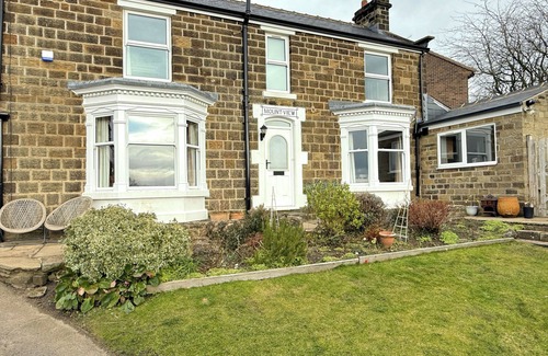 Dronfield House | Spacious 4BR Retreat for 8