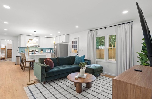 Arcadia House | Spacious 4BR Retreat Near Parks & Downtown