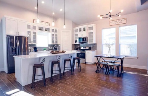Cedar Crest House | Spacious 4BR Retreat Near Downtown, Bishop Arts & Dallas Zoo