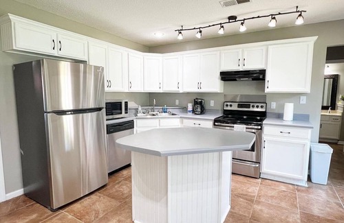 East Central Shelby House | Spacious 4BR Retreat with BBQ, Hammock, and Outdoor Lounge