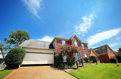 East Central Shelby House | Spacious 4BR Retreat with BBQ, Hammock, and Outdoor Lounge