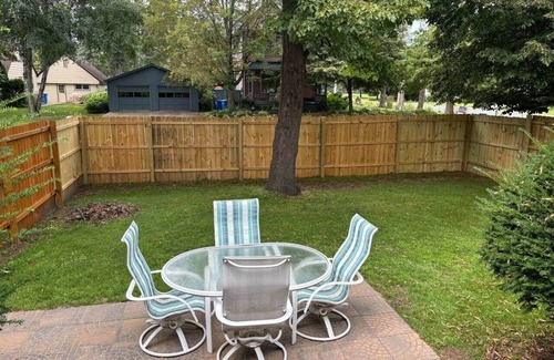 Cambridge House | Spacious 4BR, Steps to Main St, Pet-Friendly Yard & Beautiful Porch