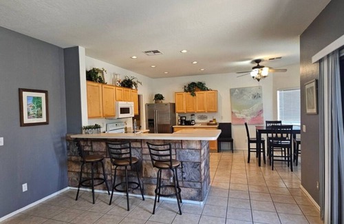 Surprise Farms House | Spacious 4BR Surprise Oasis with Private Pool – Family Friendly