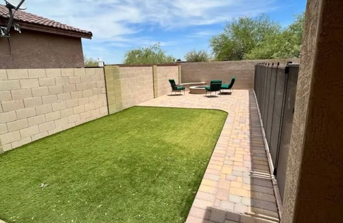 Surprise Farms House | Spacious 4BR Surprise Oasis with Private Pool – Family Friendly